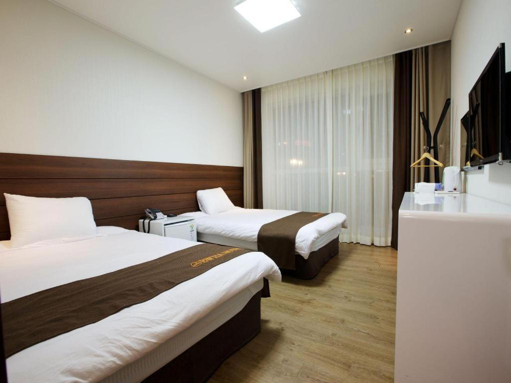 Ewha Hotel Чеджу Екстериор снимка
