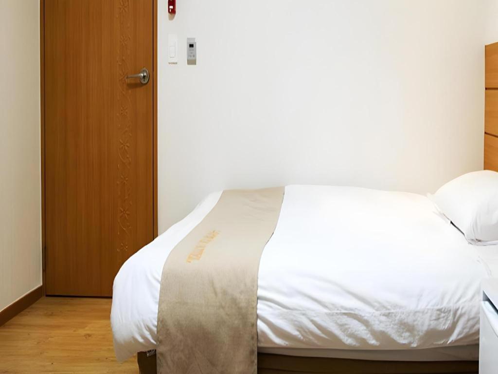 Ewha Hotel Чеджу Екстериор снимка