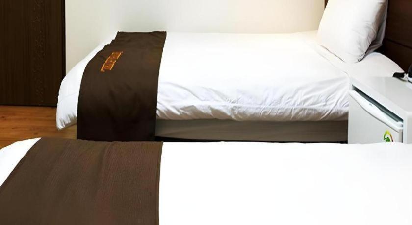 Ewha Hotel Чеджу Екстериор снимка