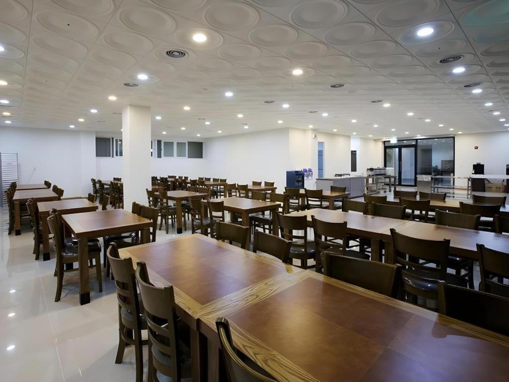 Ewha Hotel Чеджу Екстериор снимка